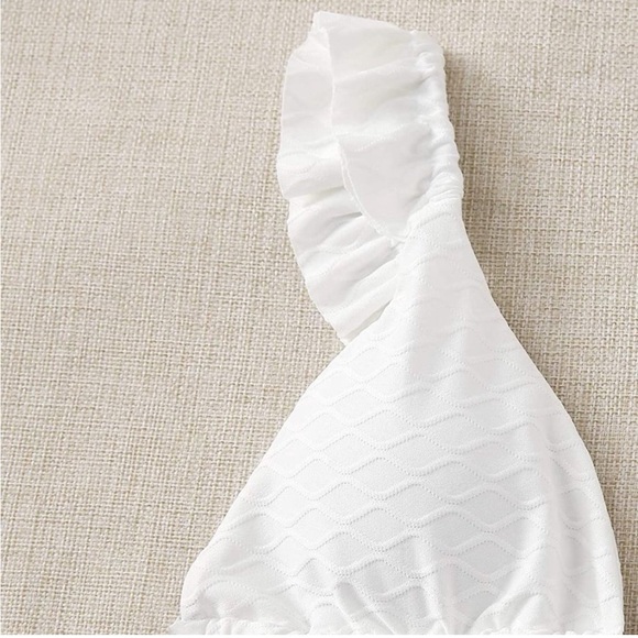 Textured Ruffle Triangle Bikini Swimsuit - Picture 5 of 9